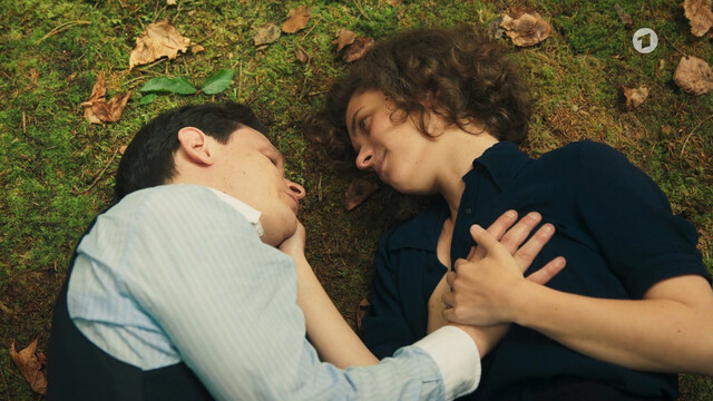 Liv Lisa Fries nude – Kafka s01e05 (2024)