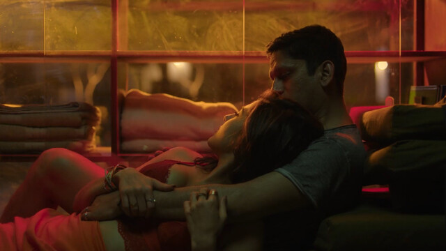 Sara Ali Khan sexy – Murder Mubarak (2024)