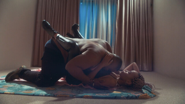 Chuma Mgini sexy – Six in the City (2023)