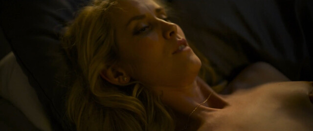 Jana Bernásková nude – Jak prezit sveho muze (2023)