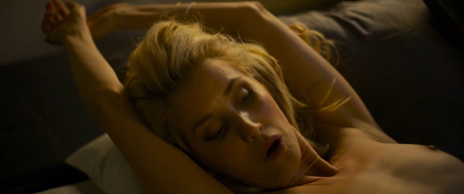 Jana Bernásková nude – Jak prezit sveho muze (2023)