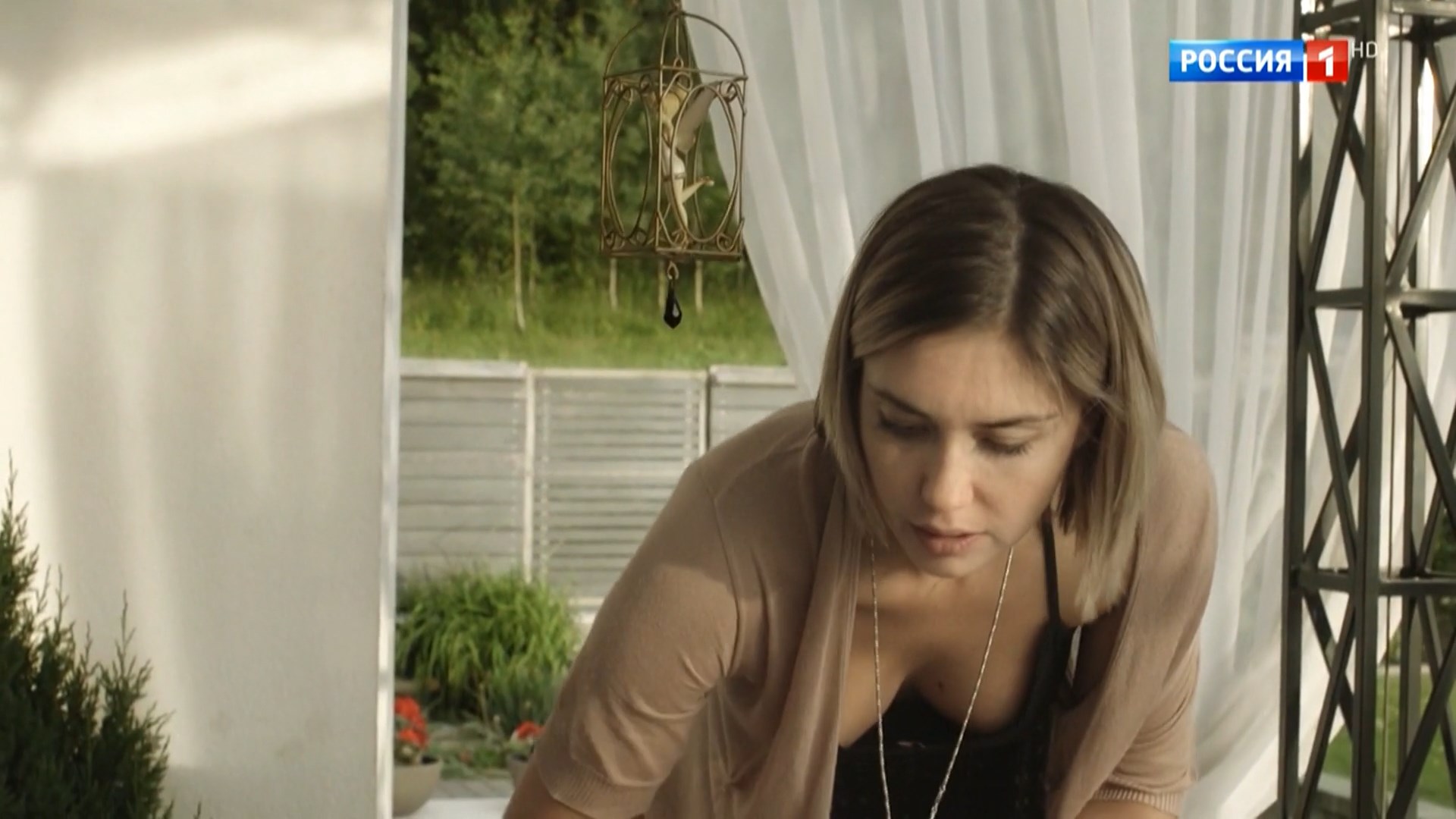 Agata Mutsenietse sexy – Netayushchiy led (2018)