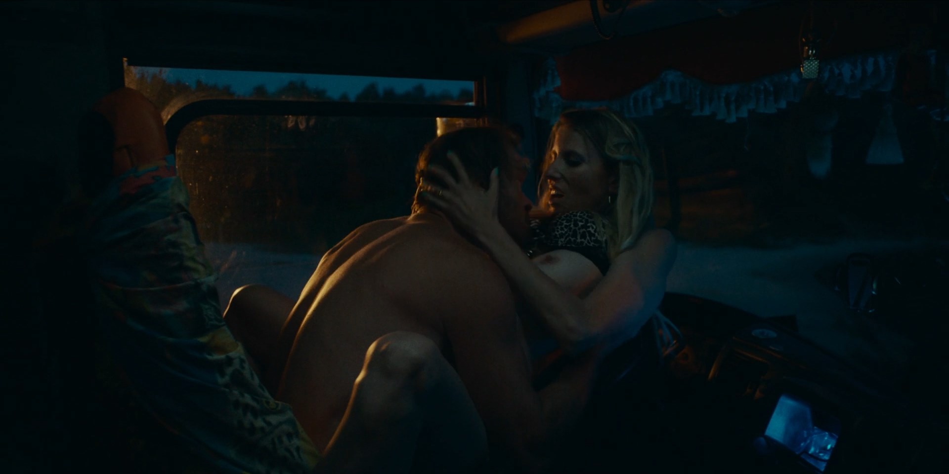 Sonia Roszczuk nude – Tata (2022)