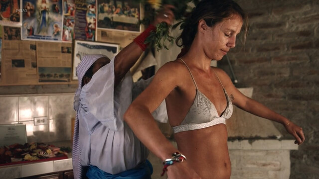 Marine Jasquet sexy – Kay Pacha (2019)