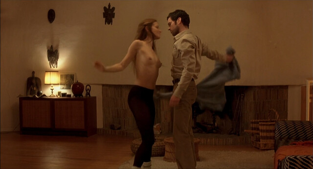 Joana Preiss nude – Dans Paris (2006)