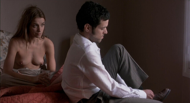 Joana Preiss nude – Dans Paris (2006)