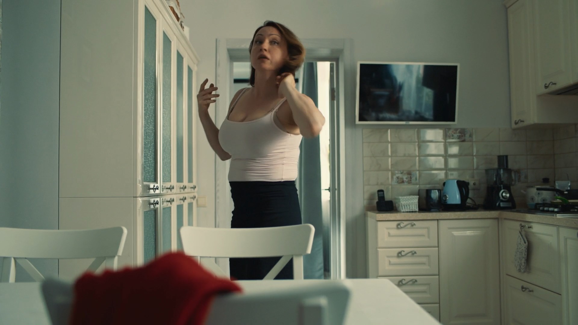 Natalya Shchukina sexy – Artist s bolshoy dorogi s01e01 (2024)