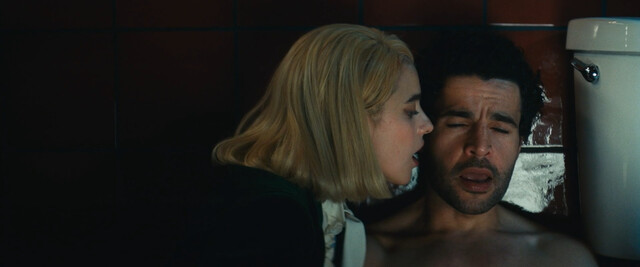 Margaret Qualley sexy – Sanctuary (2022)