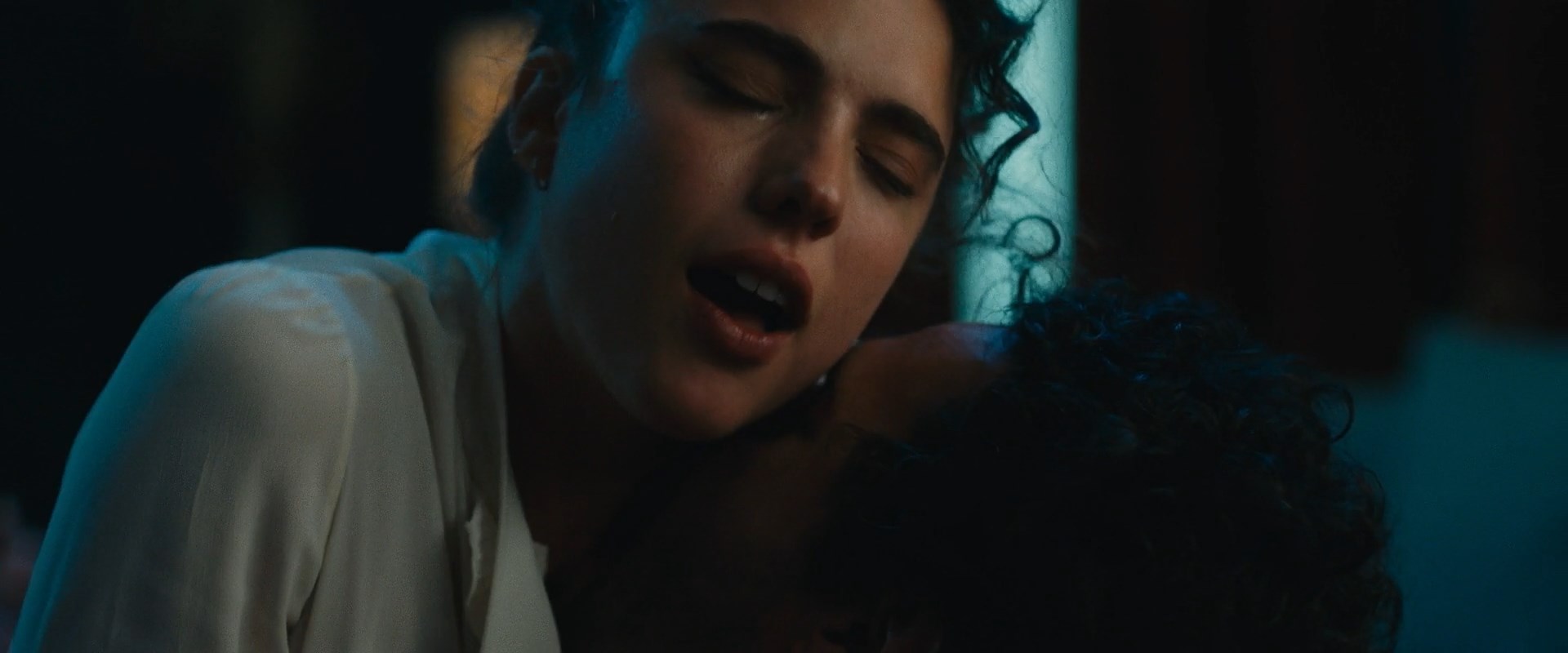 Margaret Qualley sexy – Sanctuary (2022)