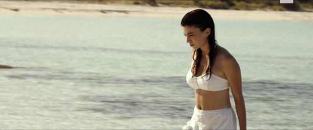 Alba Gaïa Bellugi nude – La stoffa dei sogni (2014)