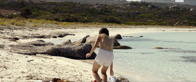 Alba Gaïa Bellugi nude – La stoffa dei sogni (2014)