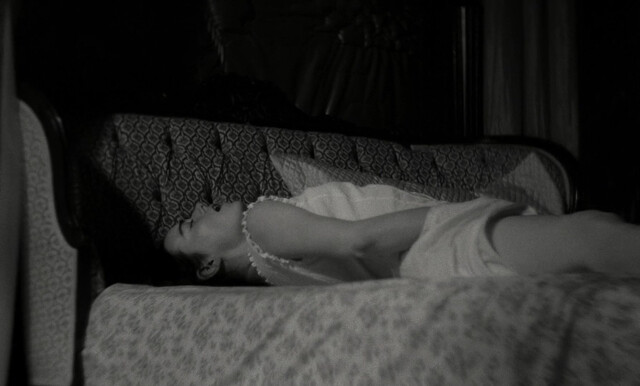 Emma Stone nude – Poor Things (2023)