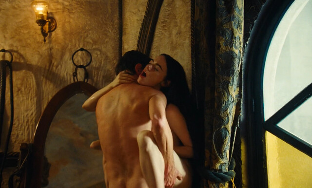 Emma Stone nude – Poor Things (2023)