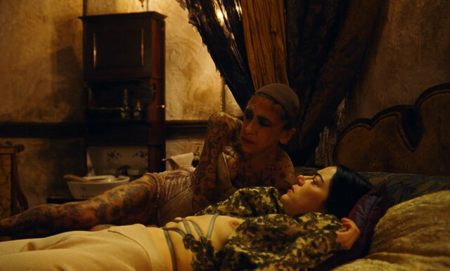 Emma Stone nude – Poor Things (2023)