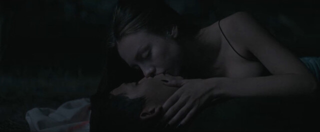 Ester Expósito nude – Lost in the Night (Perdidos en la noche) (2023)