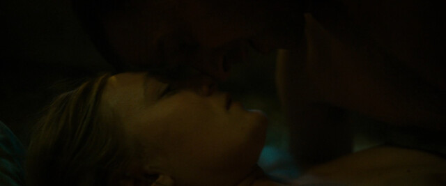 Leïla Muse nude – Abbé Pierre – A Century of Devotion (L'Abbé Pierre - Une vie de combats) (2023)