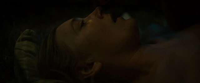 Leïla Muse nude – Abbé Pierre – A Century of Devotion (L'Abbé Pierre - Une vie de combats) (2023)