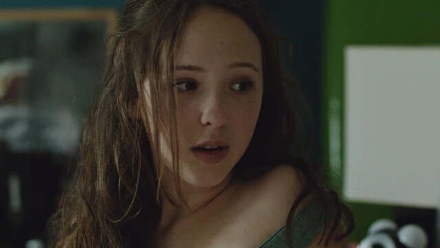 Lisa Kramarz nude – Baisers cachés (2016)