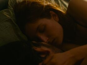 Julia Piaton sexy – Garder Ton Nom (2023)