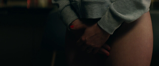 Julia Piaton sexy – Garder Ton Nom (2023)