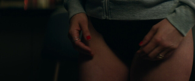 Julia Piaton sexy – Garder Ton Nom (2023)