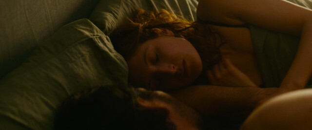 Julia Piaton sexy – Garder Ton Nom (2023)