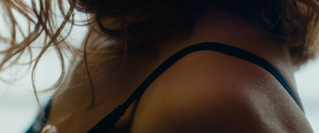 Julia Piaton sexy – Garder Ton Nom (2023)