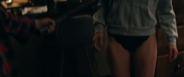 Julia Piaton sexy – Garder Ton Nom (2023)