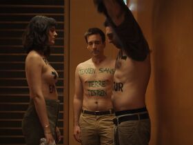 Noémie Merlant sexy – Une année difficile (2023)