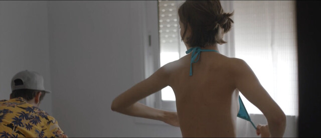 Mireia Oriol nude – Bathed in Light (Sol creixent) (2017)