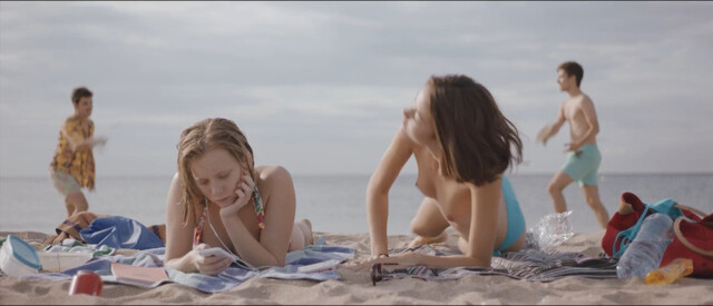 Mireia Oriol nude – Bathed in Light (Sol creixent) (2017)