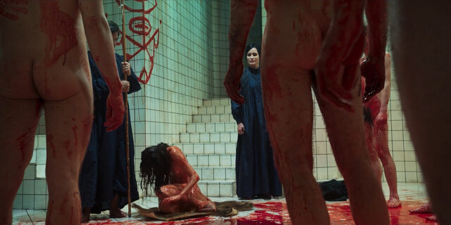 Ella Rumpf nude – Freud s01e04-05 (2020)