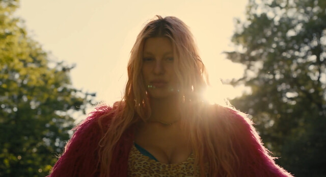 Camila Morrone sexy – Marmalade (2024)