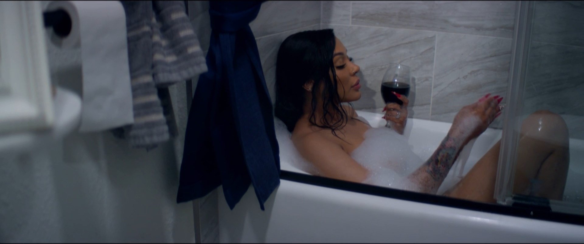 Lyrica Anderson sexy – Forever Us (2023)