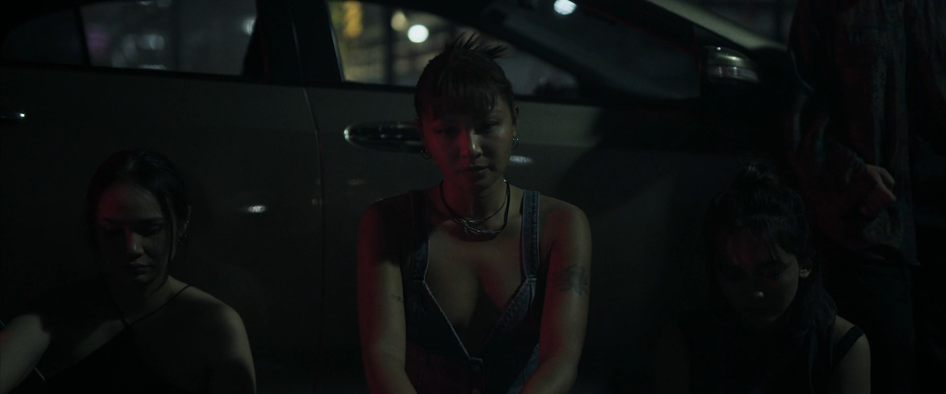 Nadine Lustre sexy – Roadkillers s01e01-02 (2023)