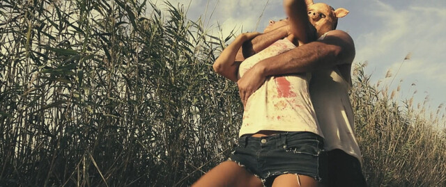 Inés Palmer sexy – Red Summer (Verano rojo) (2017)