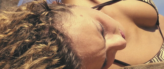 Inés Palmer sexy – Red Summer (Verano rojo) (2017)