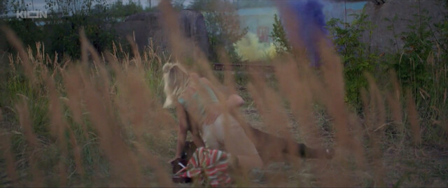 Elizaveta Kononova sexy – 1000 deshevykh zazhigalok (2022)