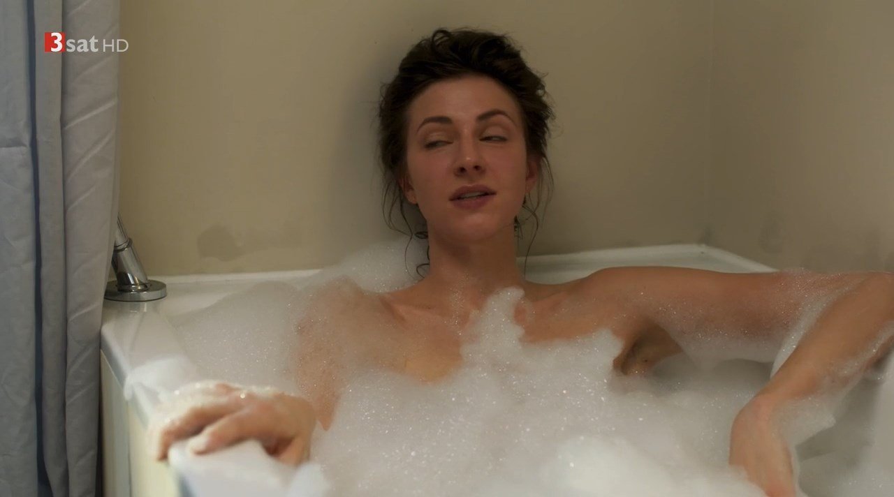 Natalia Belitski sexy – Ein Lächeln nachts um vier (2017)