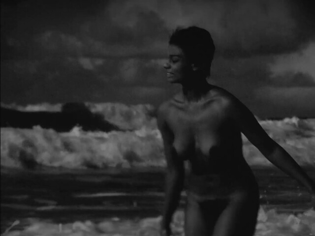 Luiza Maranhao nude – The Turning Wind (Barravento) (1962)