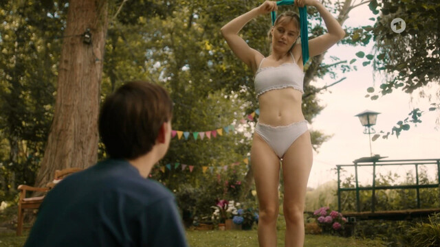 Louise Sophie Arnold sexy – Käthe und ich s05e02 (2024)