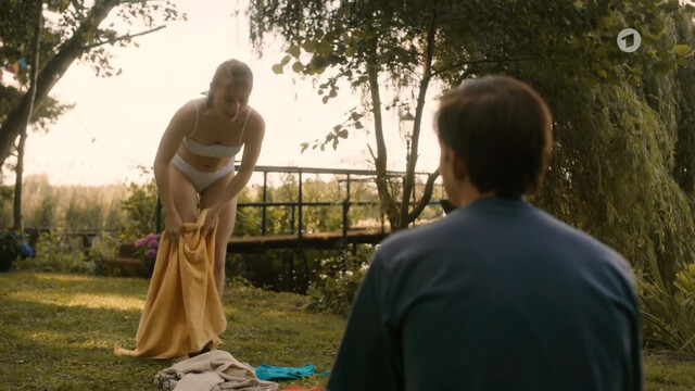 Louise Sophie Arnold sexy – Käthe und ich s05e02 (2024)