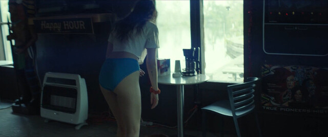 Willa Holland sexy – The Dirty South (2023)