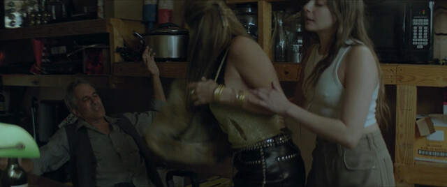 Willa Holland sexy – The Dirty South (2023)