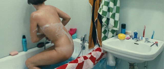 Helena Bielicic nude – 2 or 3 Things I Know About Her (2 ou 3 choses que je sais d'elle) (1967)
