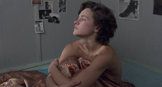 Laurence Cote nude – The Gang of Four (La bande des quatre) (1989)