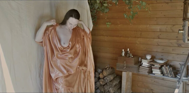 Stella Icard nude – Le miracle des roses (2024)