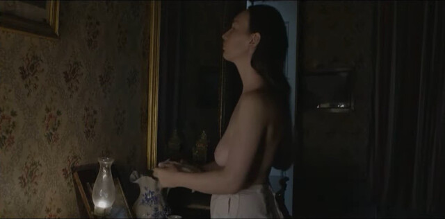 Stella Icard nude – Le miracle des roses (2024)