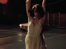 Margaret Qualley sexy – Tiny Moves (2024)