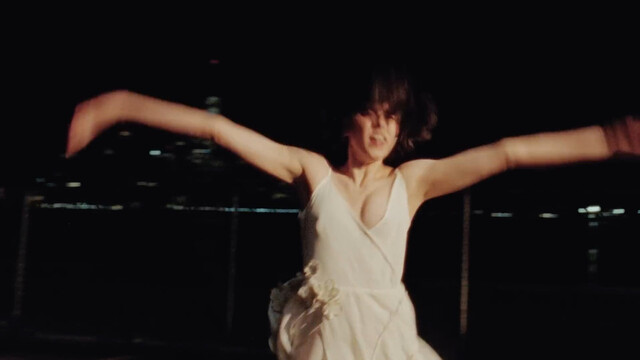 Margaret Qualley sexy – Tiny Moves (2024)